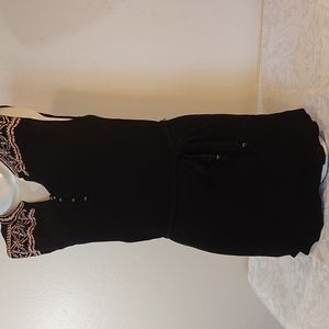 FOREVER 21 Black minni dress. Sleeveless with a tie belt. Size S. Pre-owned.